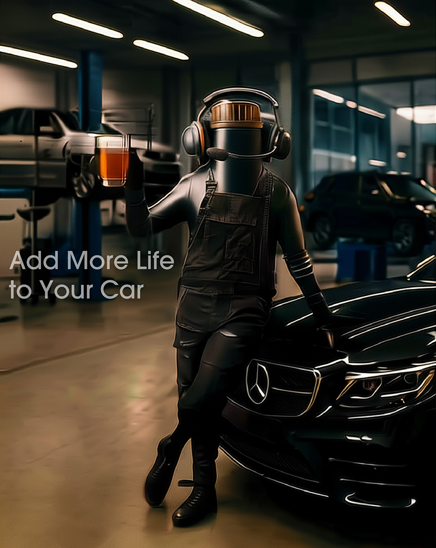 کارشناس پشتیبانی روغن موتور با هدست، آماده ارائه مشاوره تخصصی تلفنی